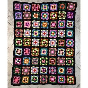 VTG Handmade Granny Square Afghan Throw Blanket Black Trim‎ 60" x 45"
